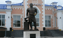 В Кузнецке установили памятник кузнецу