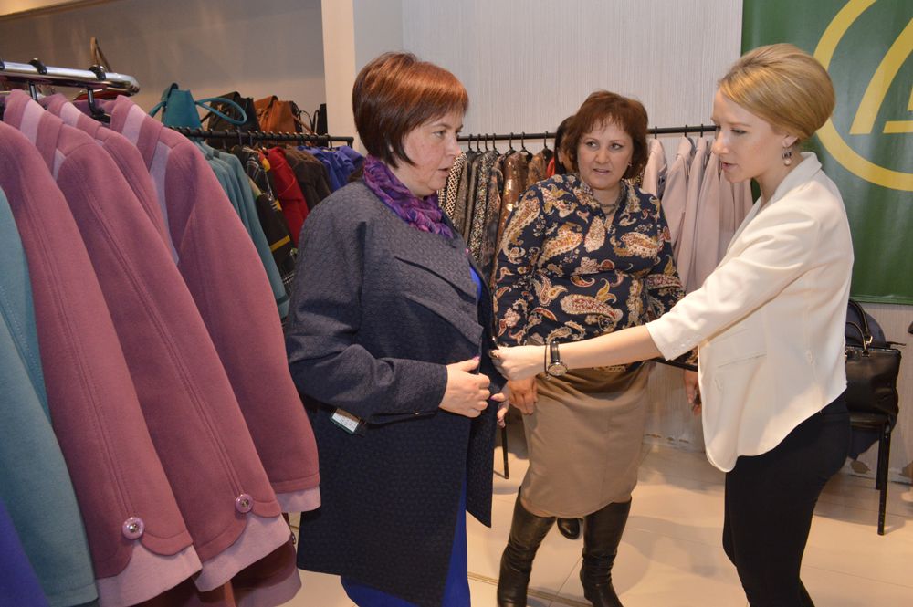 Вера Фейгина и Светлана Пинишина примерили пензенскую одежду и шляпки