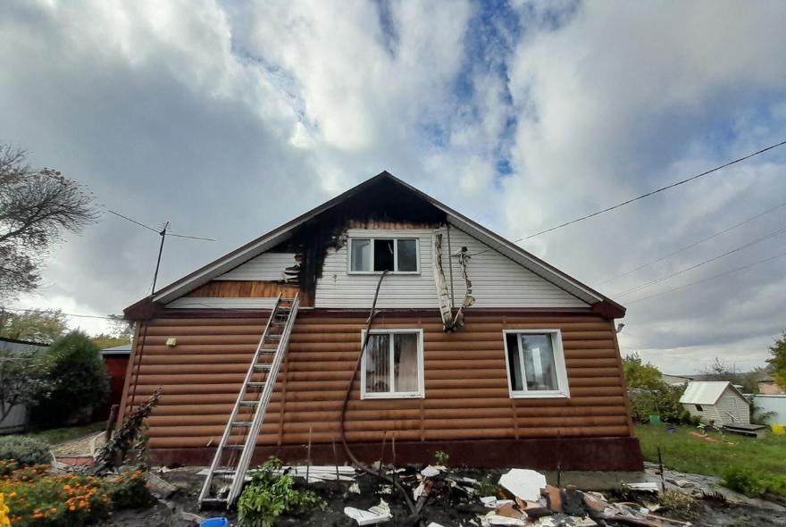 В Пензенском районе сгорела мансарда дома