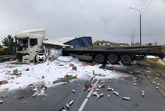 В Пензенской области из разбившейся фуры разлетелся товар