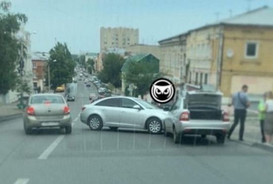 В Пензе на Володарского столкнулись два автомобиля