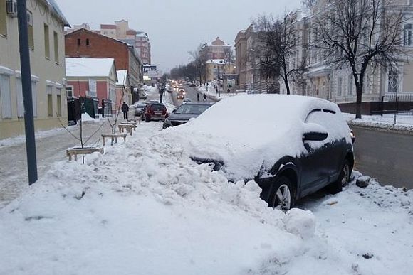 В Пензе ищут хозяев заваленных снегом авто