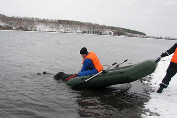 В Мокшанском районе утонул рыбак, перевернувшись на лодке