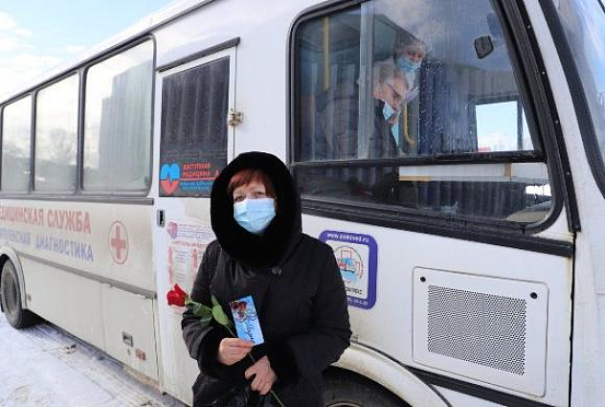 Прошедшим вакцинацию пензячкам подарили билеты на концерт Сергея Пенкина