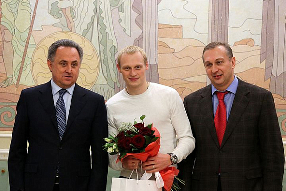 Виталий Мутко наградил пензенских спортсменов — призеров ЧЕ по водным видам спорта