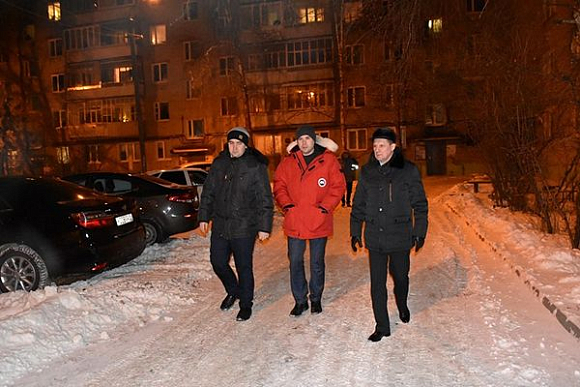 В Пензе домовладельцы с ул. Карпинского кидают снег на проезжую часть