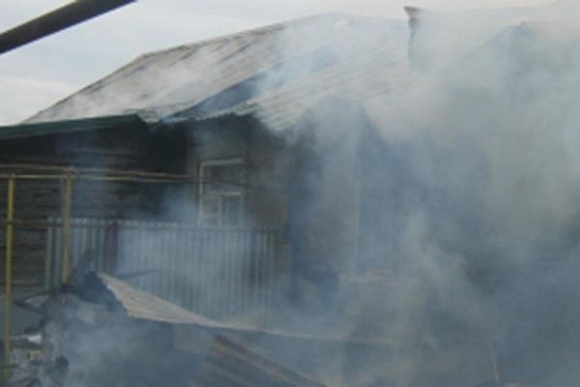 Деревянный дом в Нижнеломовском районе тушили 12 пожарных