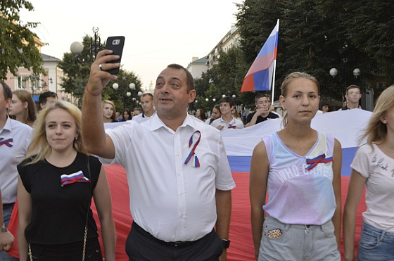 Сергей Казаков вел прямой репортаж с Дня флага