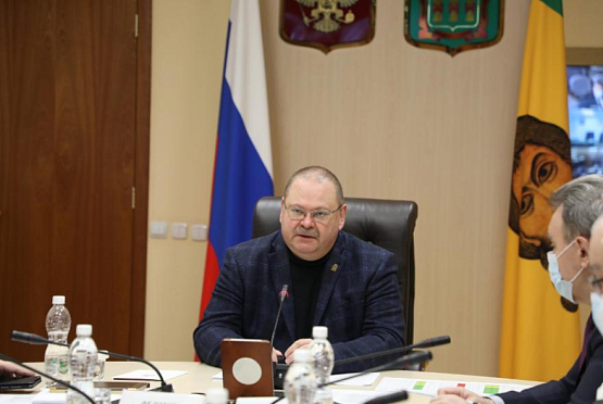 Мельниченко потребовал держать на жестком контроле контрактацию ремонта дорожных объектов