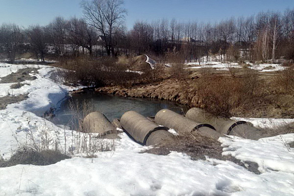 В Евлашево водолазы ремонтировали запор плотины