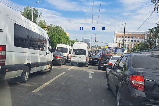 Пензенские водители сообщают о большой пробке на улице Кирова