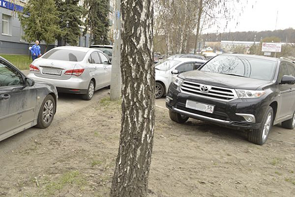 В Пензе накажут любителей парковки в неустановленных местах