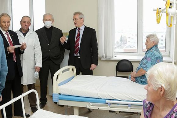 Иван Белозерцев внепланово проверил госпиталь для ветеранов и больницу №6