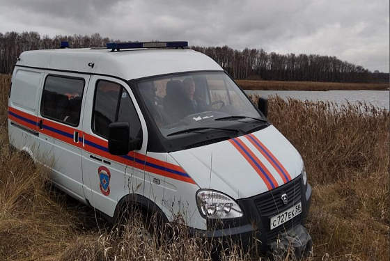 Под Пензой спасатели достали из пруда утонувшего мужчину