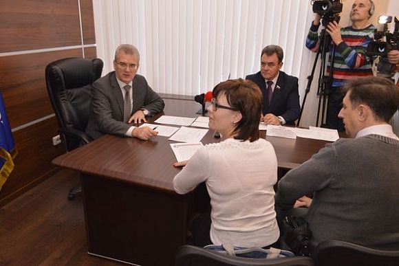 Пострадавшие от деятельности микрофинансовой фирмы просят помощи у И. Белозерцева