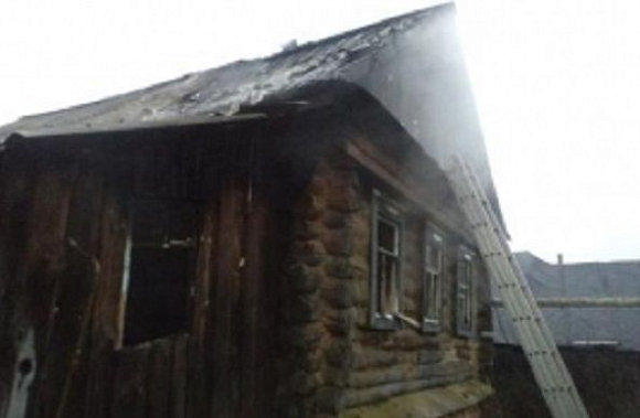 В Бессоновке пожар на чердаке дома тушили 12 человек