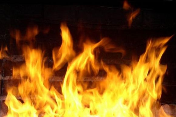 В Пензе 16 пожарных тушили загоревшиеся дачи
