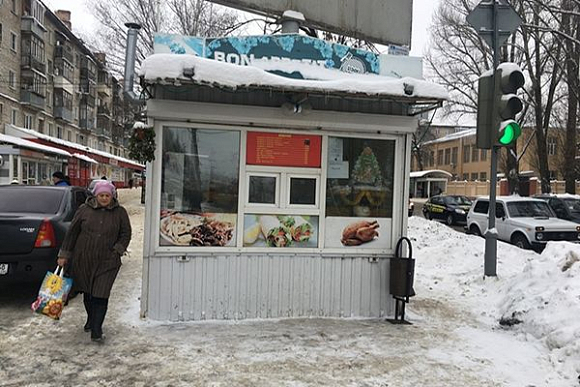 В Пензе с ул. Луначарского убрали ларек с шаурмой