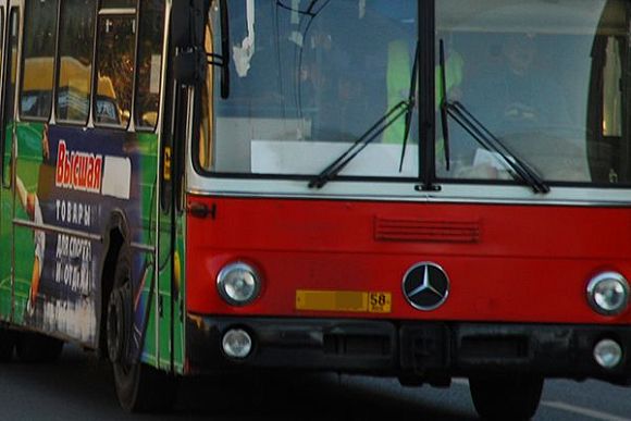 В Пензе на пр. Строителей пострадали две пассажирки автобуса