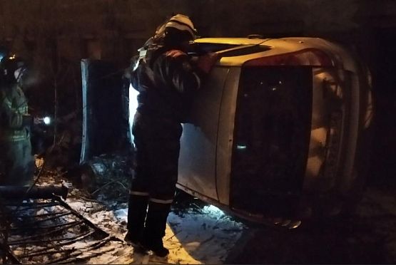 В Пензе на Вяземского автомобиль упал с моста 