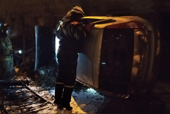 В Пензе на Вяземского автомобиль упал с моста 