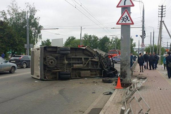 Водителю перевернувшегося в Терновке микроавтобуса грозит до 3 лет тюрьмы