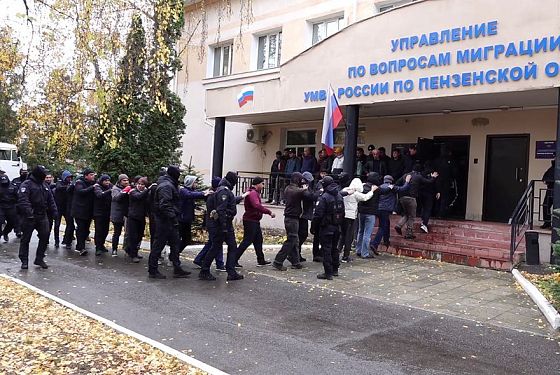 В Пензенской области проверили 2,5 тысячи иностранцев В Пензенской области проверили 2,5 тысячи иностранцев