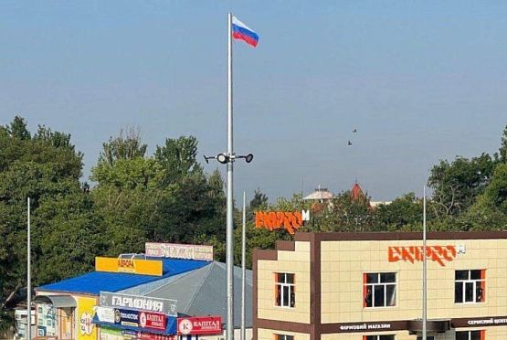 По инициативе Олега Мельниченко в Токмаке подняли флаг России