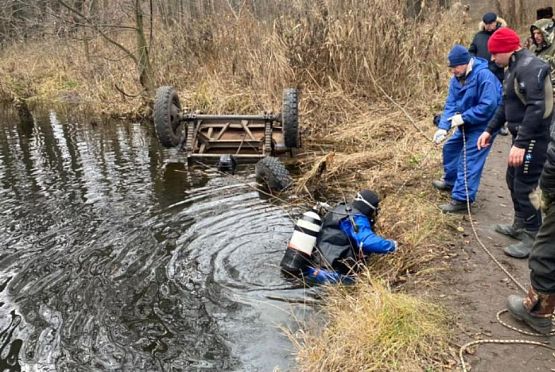 В Сердобском районе вытащили затонувший трактор с водителем
