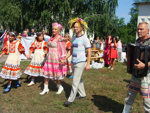 В селе Радищево Кузнецкого района прошла Тихвинская ярмарка