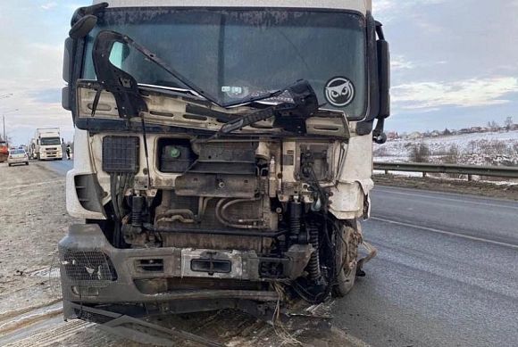  В Спасском районе грузовик столкнулся с иномаркой — погиб человек