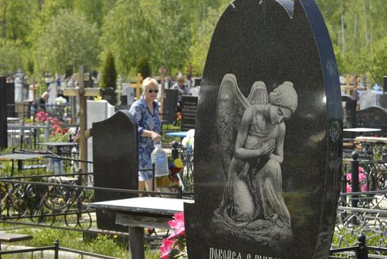В Пензе накануне Радоницы благоустраивают кладбища 
