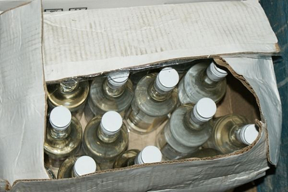 В Пензе полиция изъяла у двоих горожан 100 тыс. бутылок контрафактного алкоголя