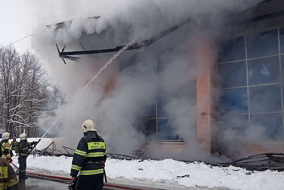 Пензенские пожарные ликвидировали открытое горение в клубе санатория «Нива»