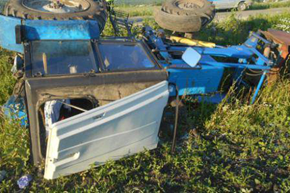 В Сосновоборском районе в ДТП с трактором пострадал человек