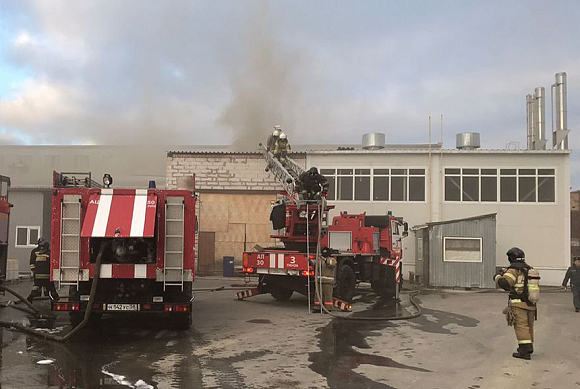 Пожар на складе по ул. Металлистов тушили 13 часов