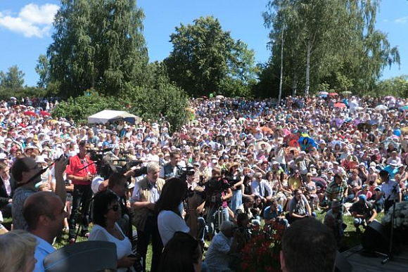 Фонд Алишера Усманова поддержит праздник в «Тарханах»