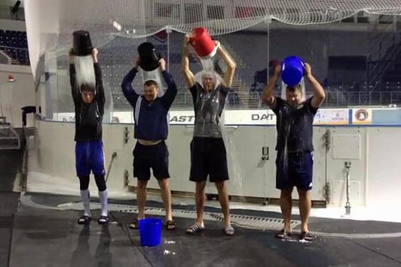 Игроки и тренер пензенского ХК «Дизель» присоединились к флешмобу «Ice Bucket Challenge»