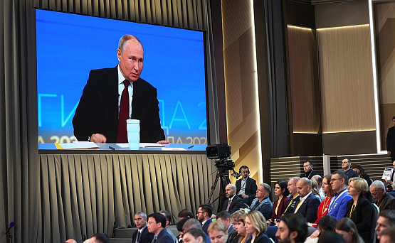 Путин признался, что любит перечитывать перед сном Лермонтова 