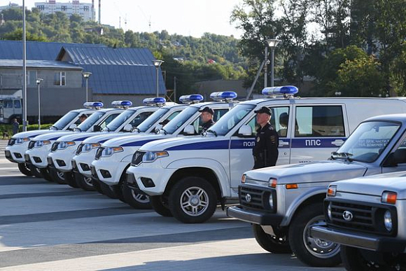Пензенским стражам порядка вручили 48 автомобилей УАЗ Патриот