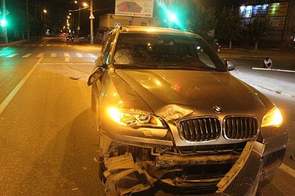 В Пензе на ул. Калинина столкнулись BMW и мопед Honda