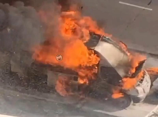 В Пензе появилось видео горящего автомобиля на проспекте Победы 