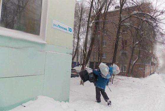 Дворник с ул. Попова не чистит дорожки из-за падения льдин