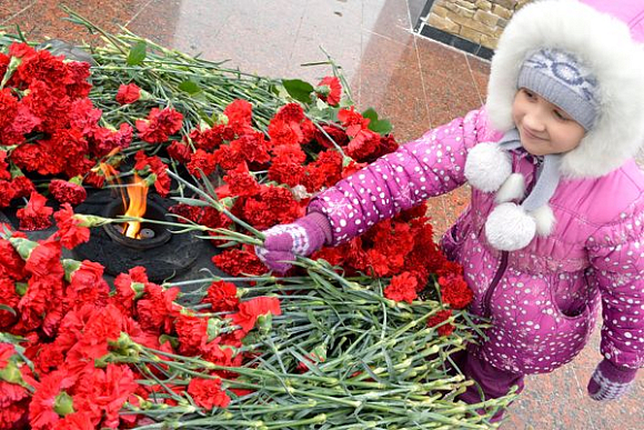 В Пензе возложили цветы к памятникам «Разорванная звезда» и «Афганские ворота»