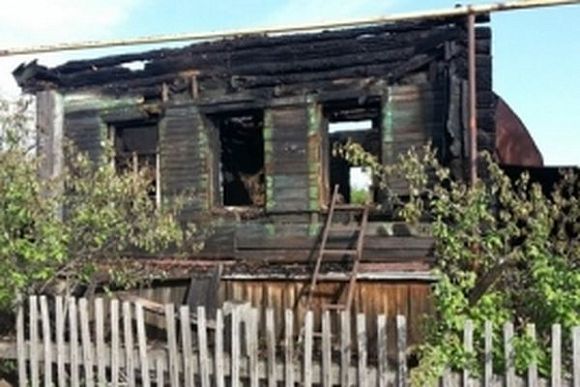 Пожар в жилом доме с. Бессоновка тушили 13 сотрудников МЧС