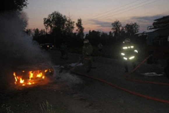 В Наровчатском районе спасатели тушили автомобиль