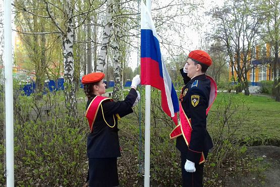 В кадетской школе №70 начали учебный день с гимна и поднятия флага