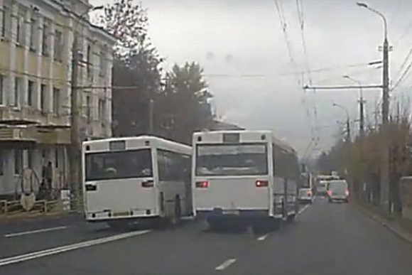 В сети появилось видео гонок автобусов в центре Пензы