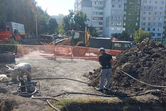 На улице Ладожской начали ремонт водопроводных сетей