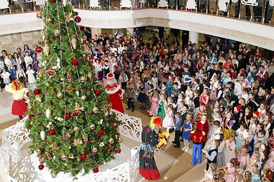 В пензенском драмтеатре рождественскую елку посетили более тысячи детей